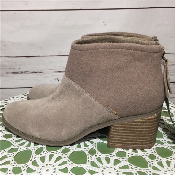 NWOB TOMS Lacy Desert Taupe Suede Ankle Boots - Picture 3 of 7